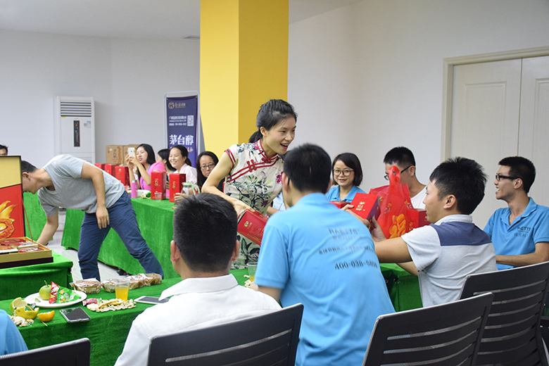 情暖中秋，愛在銳天！—2018銳天中秋節(jié)感恩活動